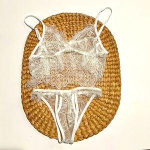White Lace Cute Lingerie size Small. 
Matching set.